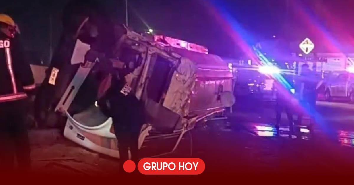 Pipa sufre volcadura en Pachuca y deja 7 personas lesionadas