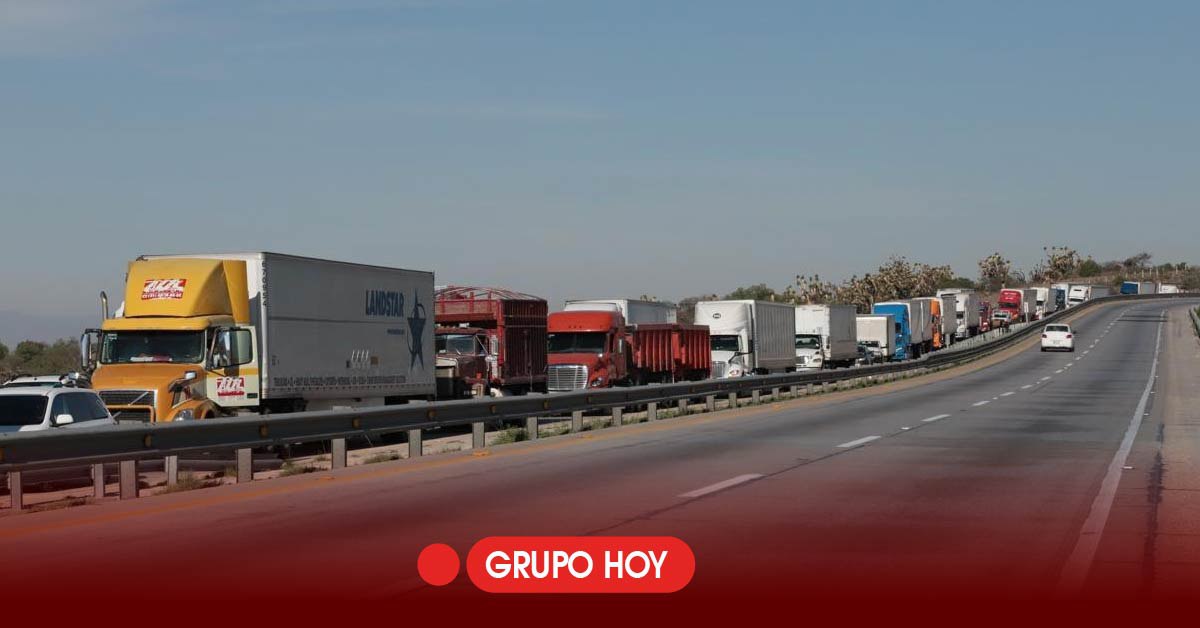 Continúa bloqueo en Autopista Arco Norte: Ejidatarios exigen pago por tierras
