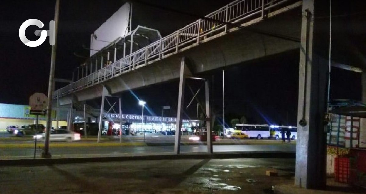 Rescate en Ixmiquilpan: autoridades evitan que adolescente salte de puente peatonal