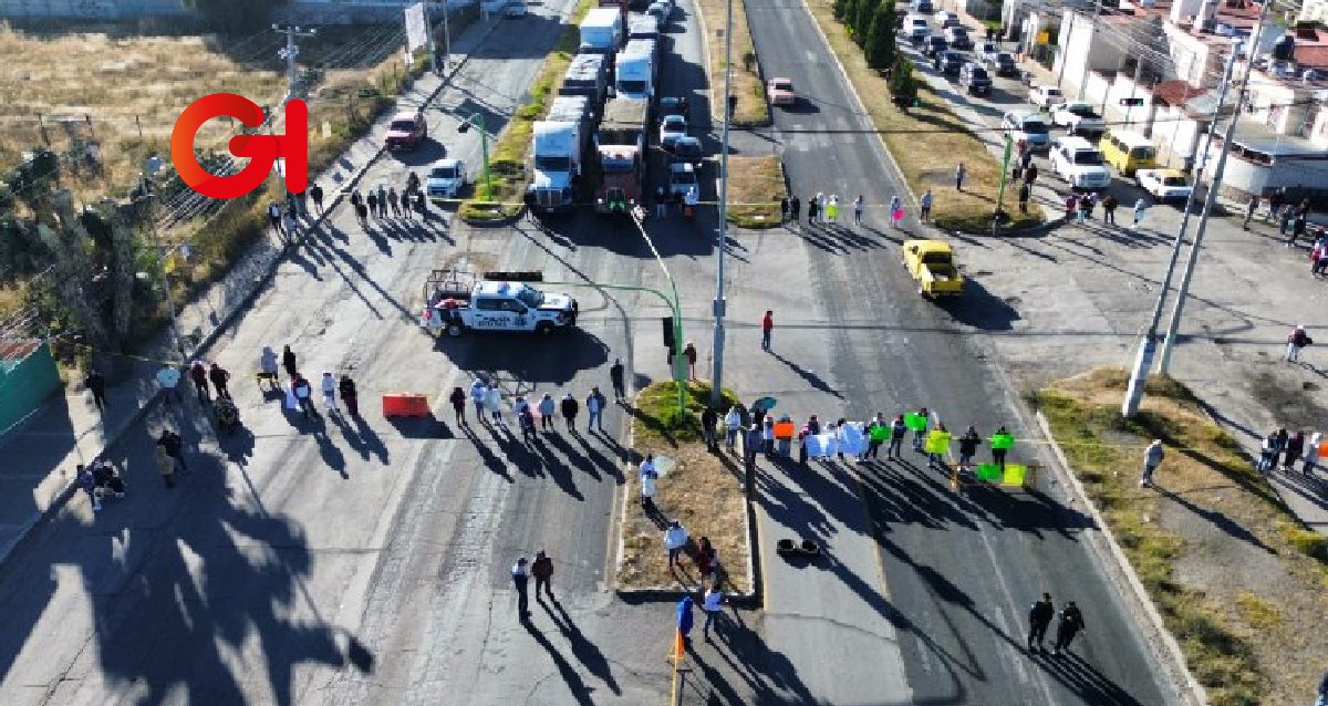 Vecinos del sur de Pachuca bloquean vialidad en rechazo a albergue para migrantes