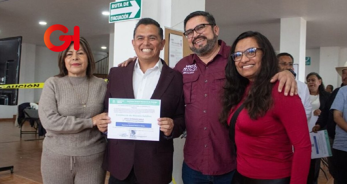 Jorge Hernández Araus recibe constancia como presidente municipal electo de Cuautepec