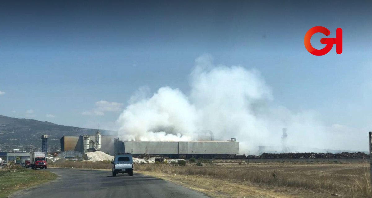 Incendio en Ciudad Sahagún: humo tóxico obliga a cerrar 42 escuelas